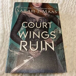 A court of wings and ruin ORIGINAL COVER by Sarah J Maas ACOWAR
